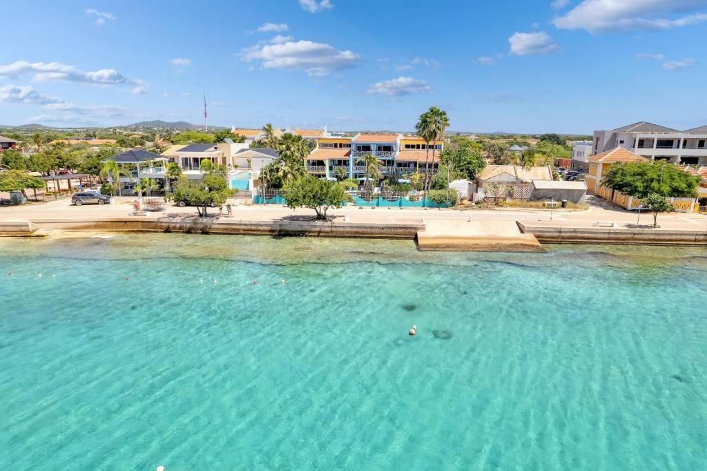 Bonaire Oceanfront Apartments คราเลนไดค์ ภายนอก รูปภาพ
